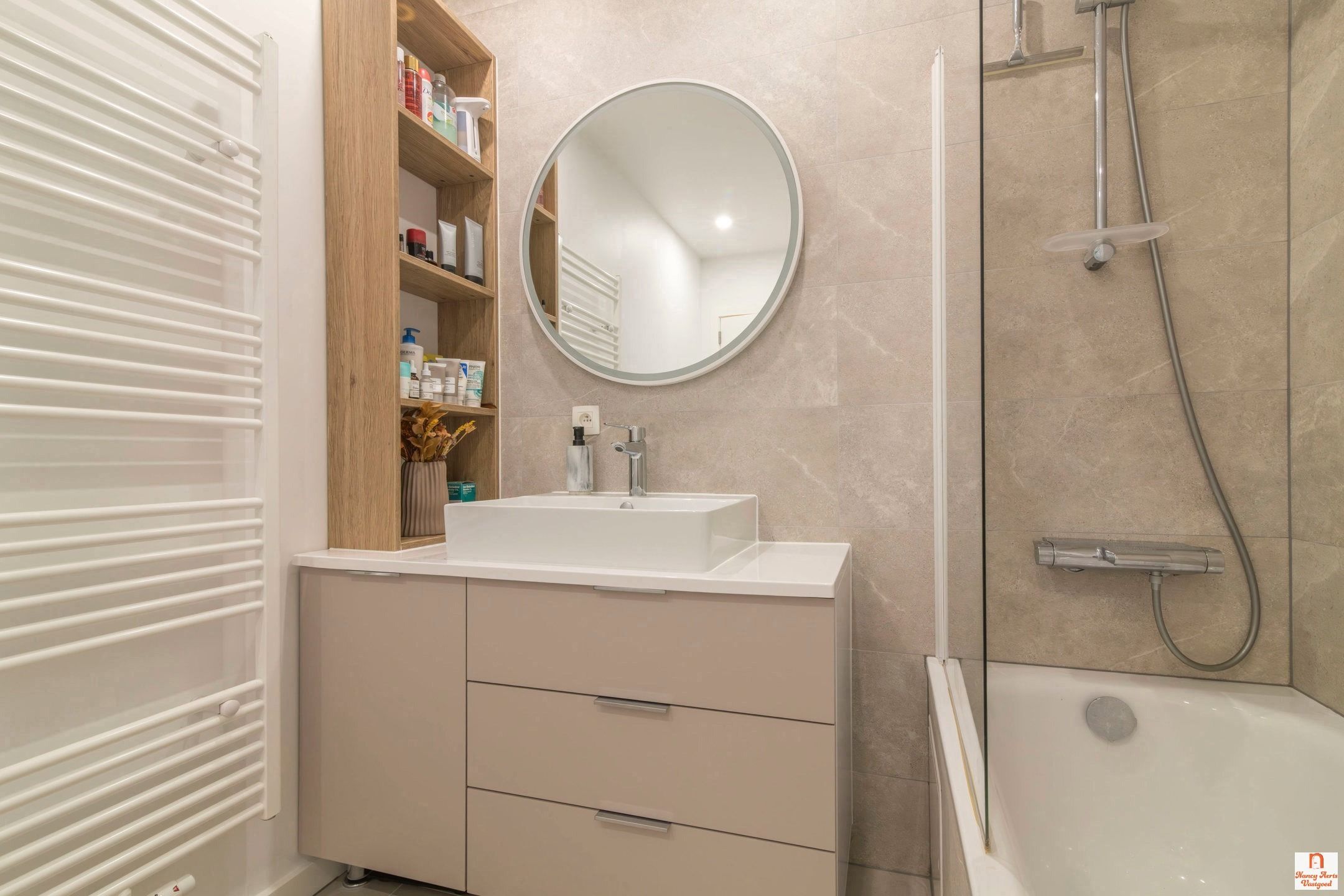 Grondig gerenoveerde splitlevelwoning in een rustige straat foto 16