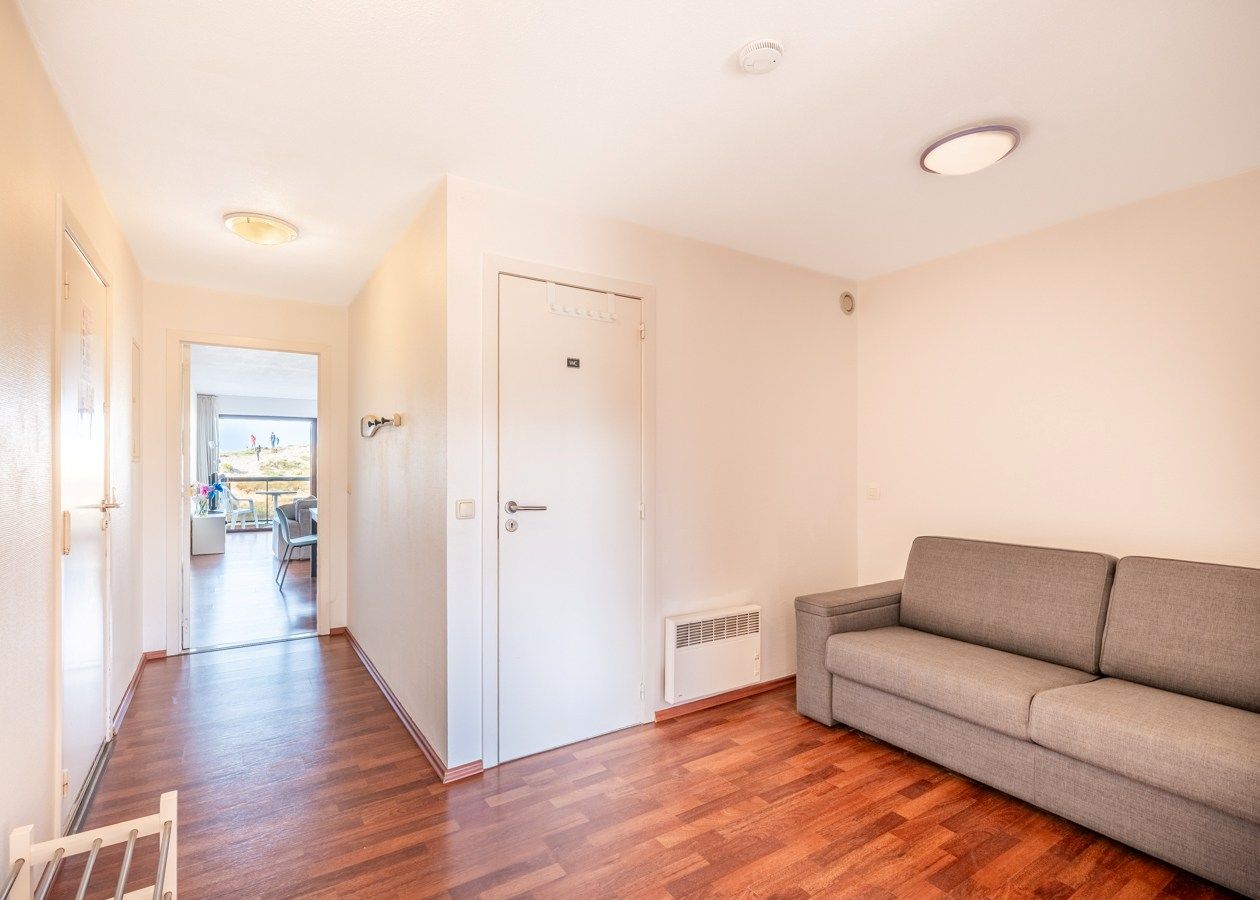 Ruim appartement op de Zeedijk van Oostduinkerke  foto 15