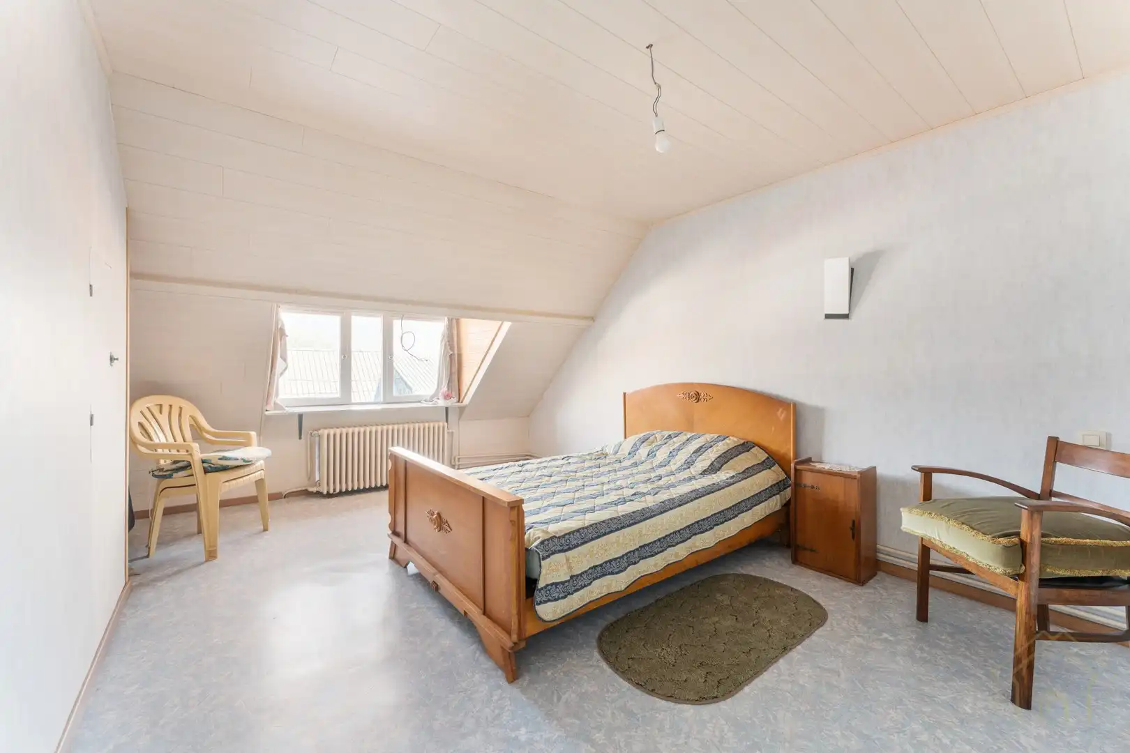 Halfopen gezinswoning met 5 slaapkamers en diepe tuin met uitweg foto 16