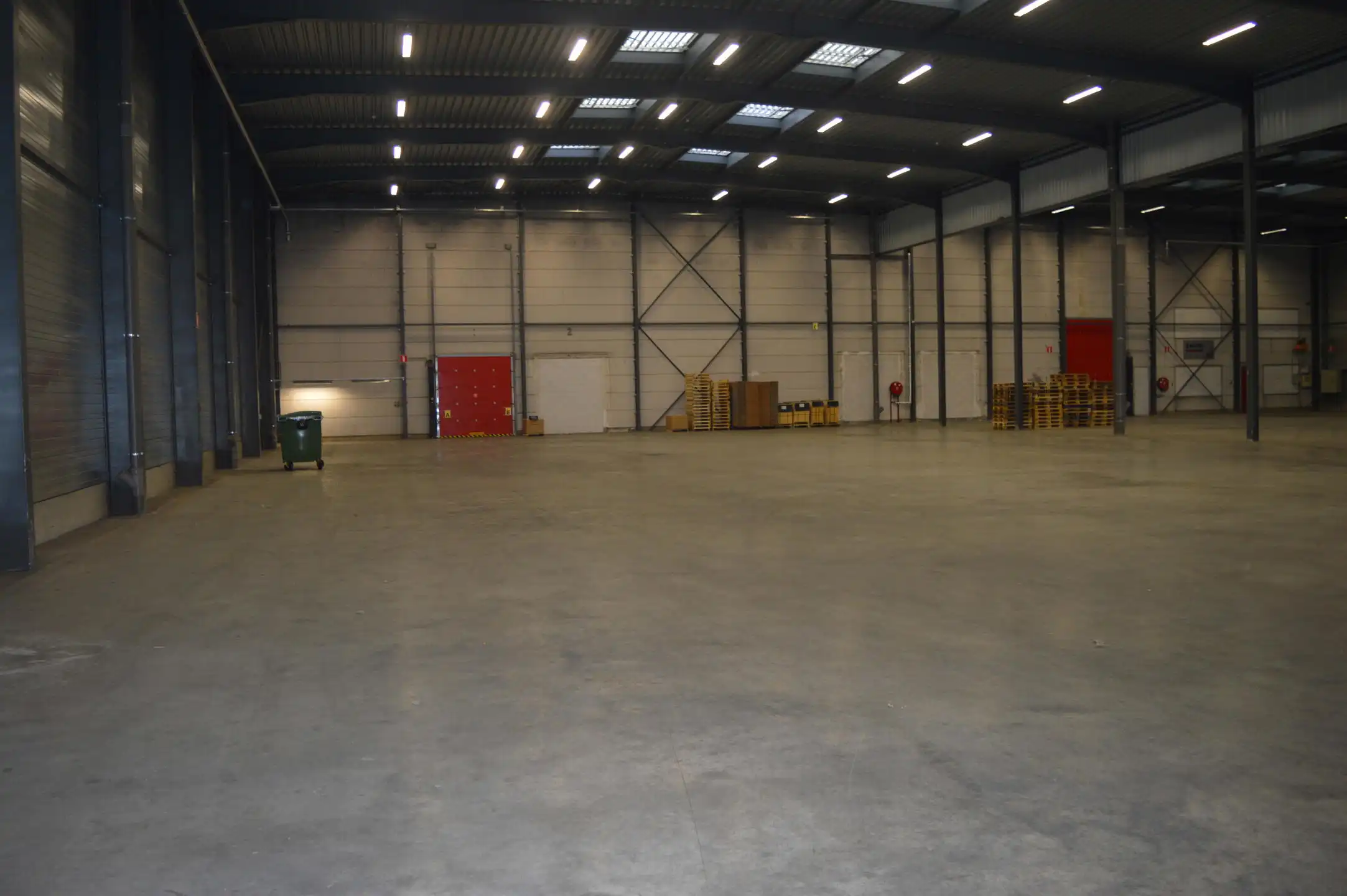 Ideaal logistiek magazijn van 7.663 m² met 1.151 m² kantoren in Zele foto 5