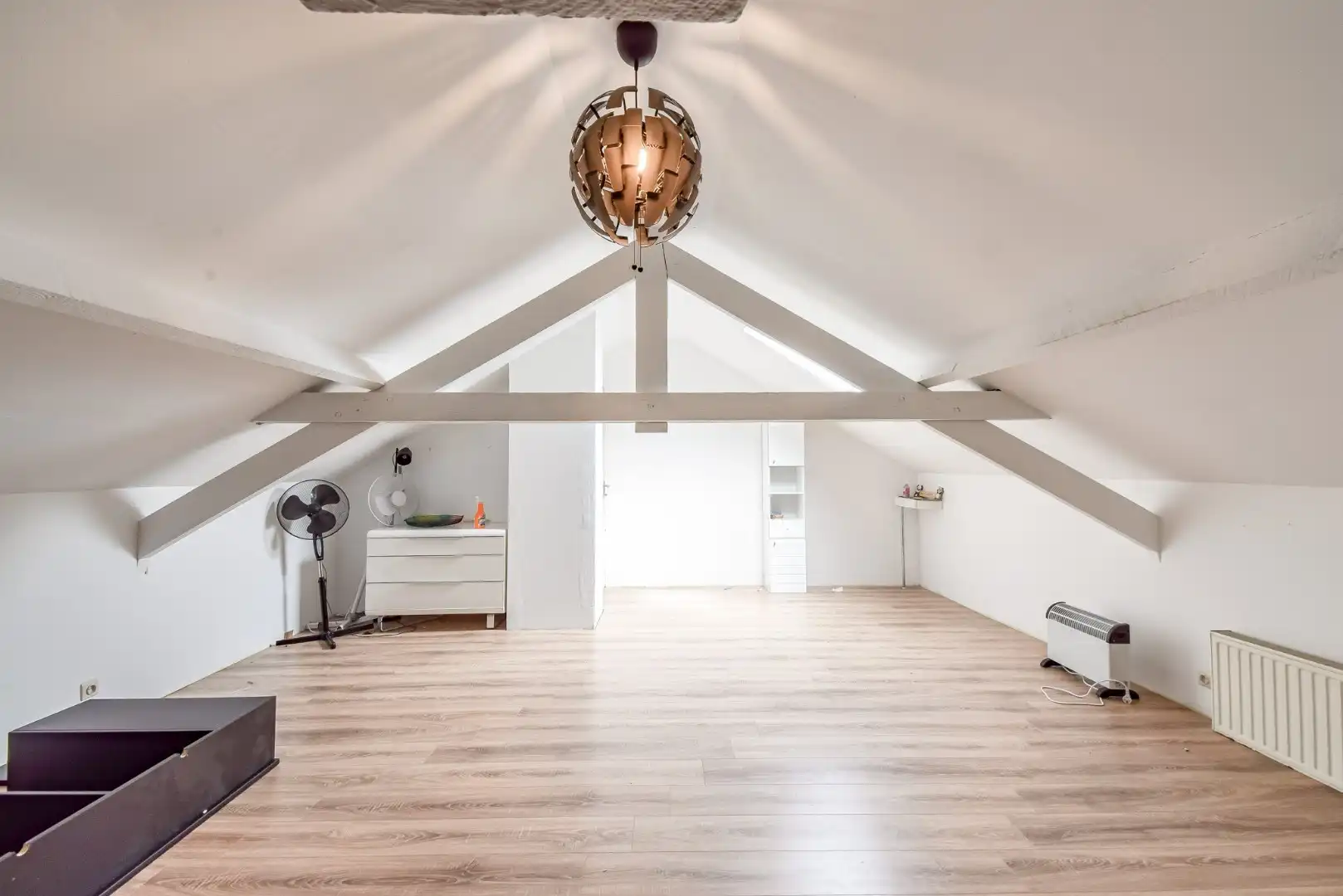 Ruime gezinswoning met grote tuin en 4 slaapkamers in  rustige woonwijk te Gistel foto 21