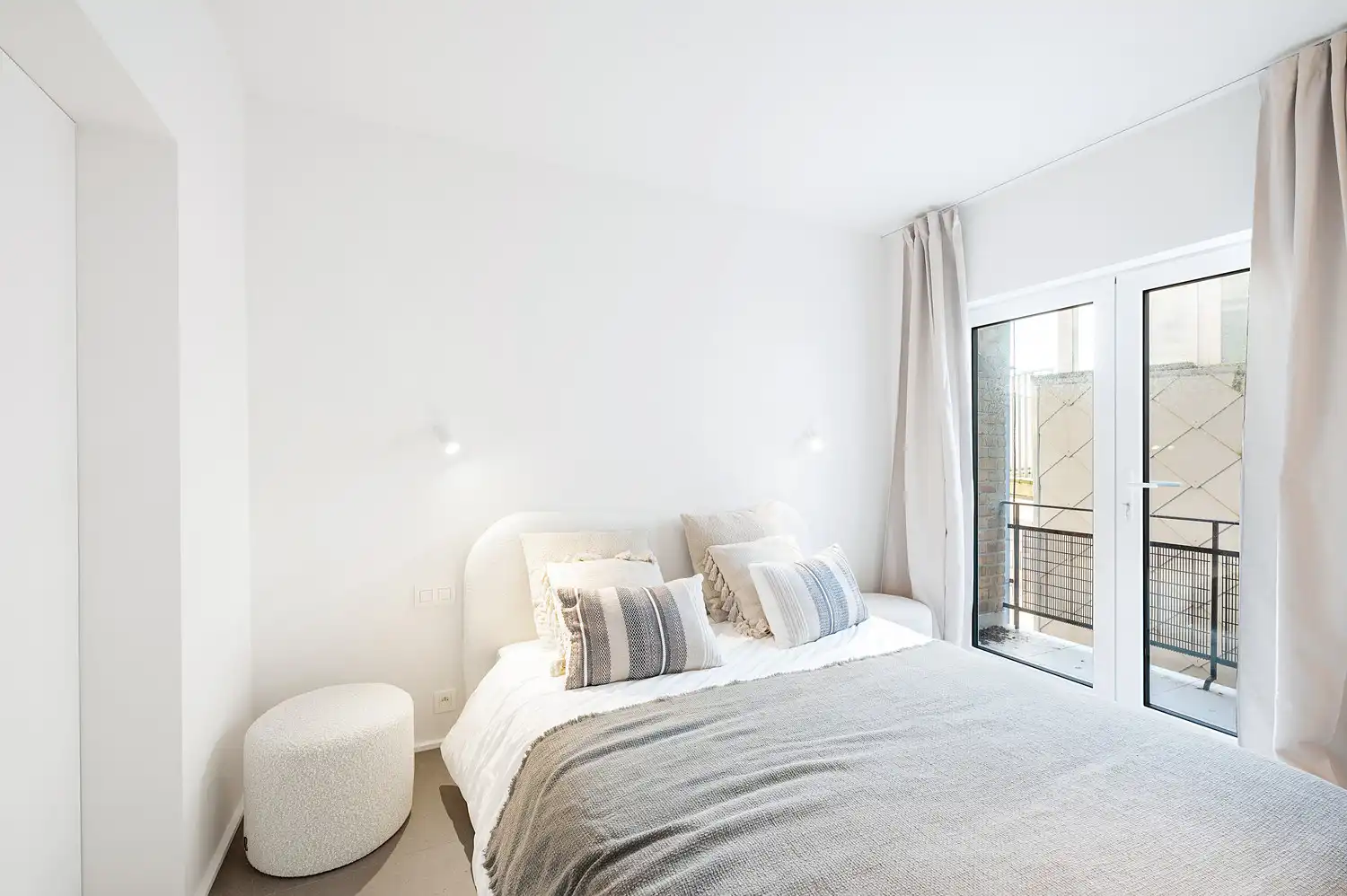 Prachtig vernieuwd 2 slaapkamer appartement aan het Albertstrand foto 9