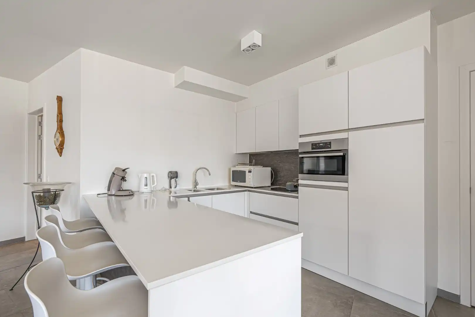 Recent hoekappartement met 2 slaapkamers, terras, berging en autostaanplaats in Menen foto 5