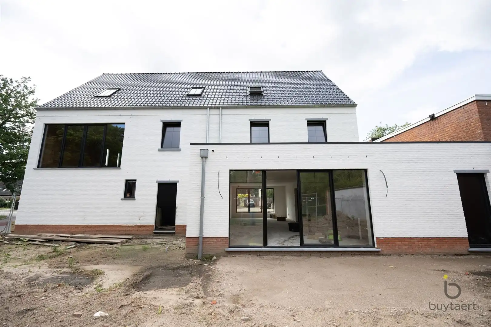 Tijdloze halfopen nieuwbouwwoning BEN-woning, bel-étage, ideaal woon-werk of voor zorgwoning. foto 6