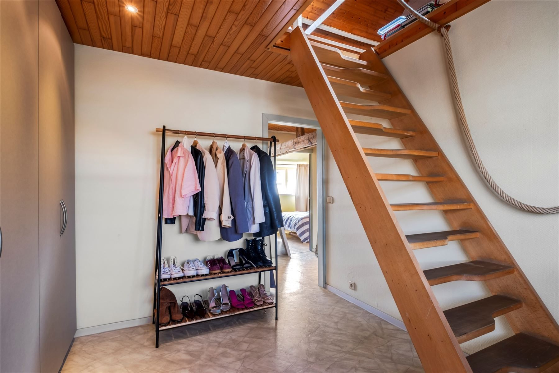 Ruime woning met praktijkruimte, magazijn  in het centrum foto 10