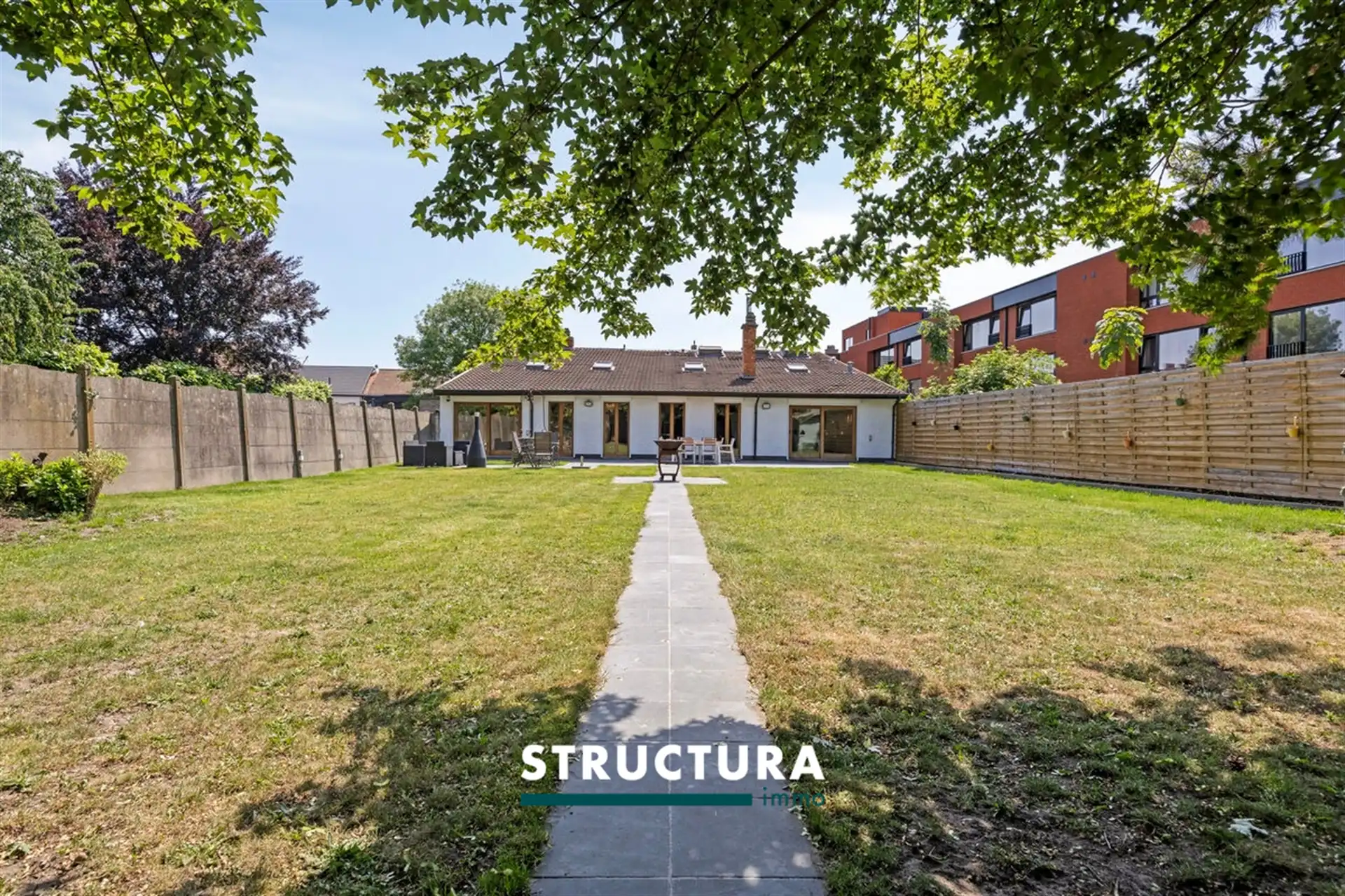 Prachtige woning met ruime loods foto {{pictureIndex}}