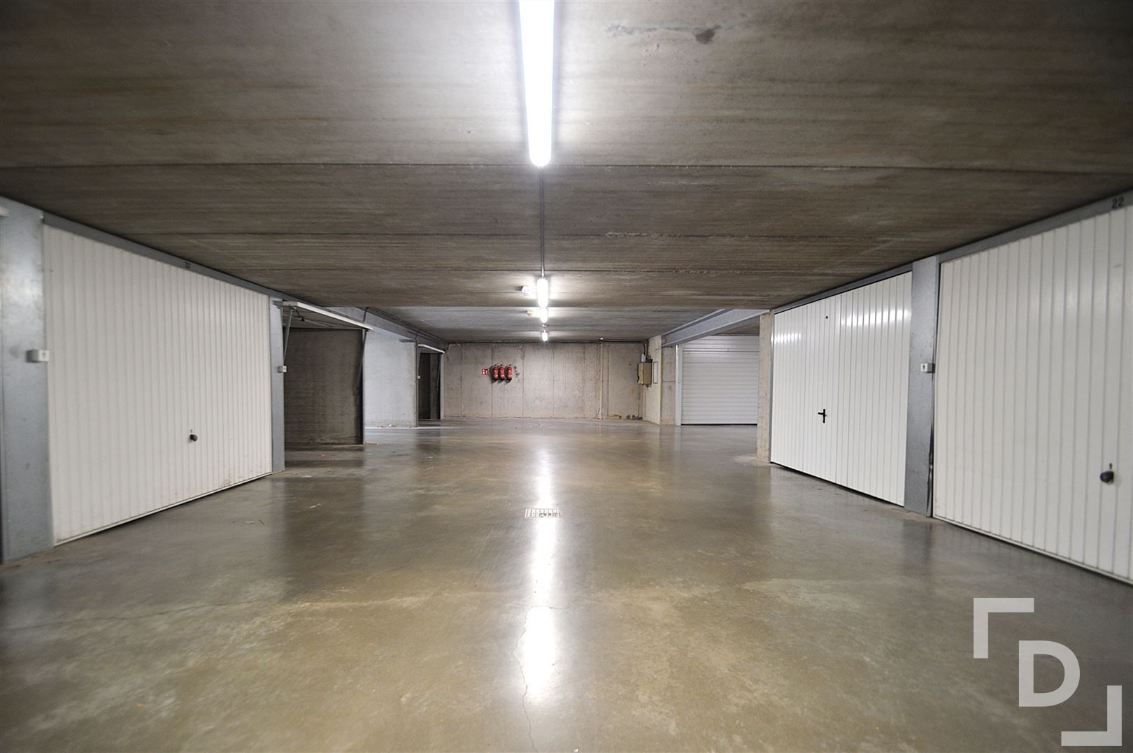 Ruim duplex appartement met garage te huur op toplocatie in Ieper foto 18