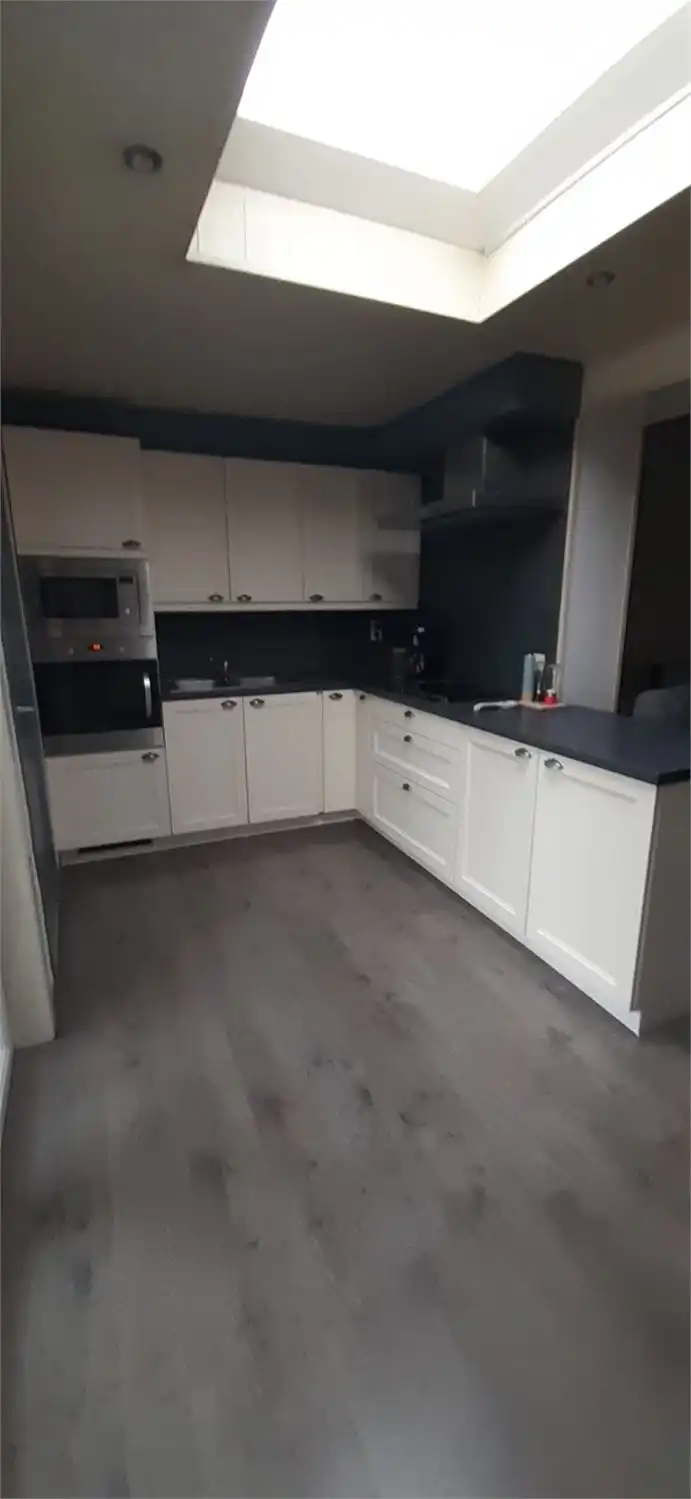 Ruime, praktische woning met tuin foto 16