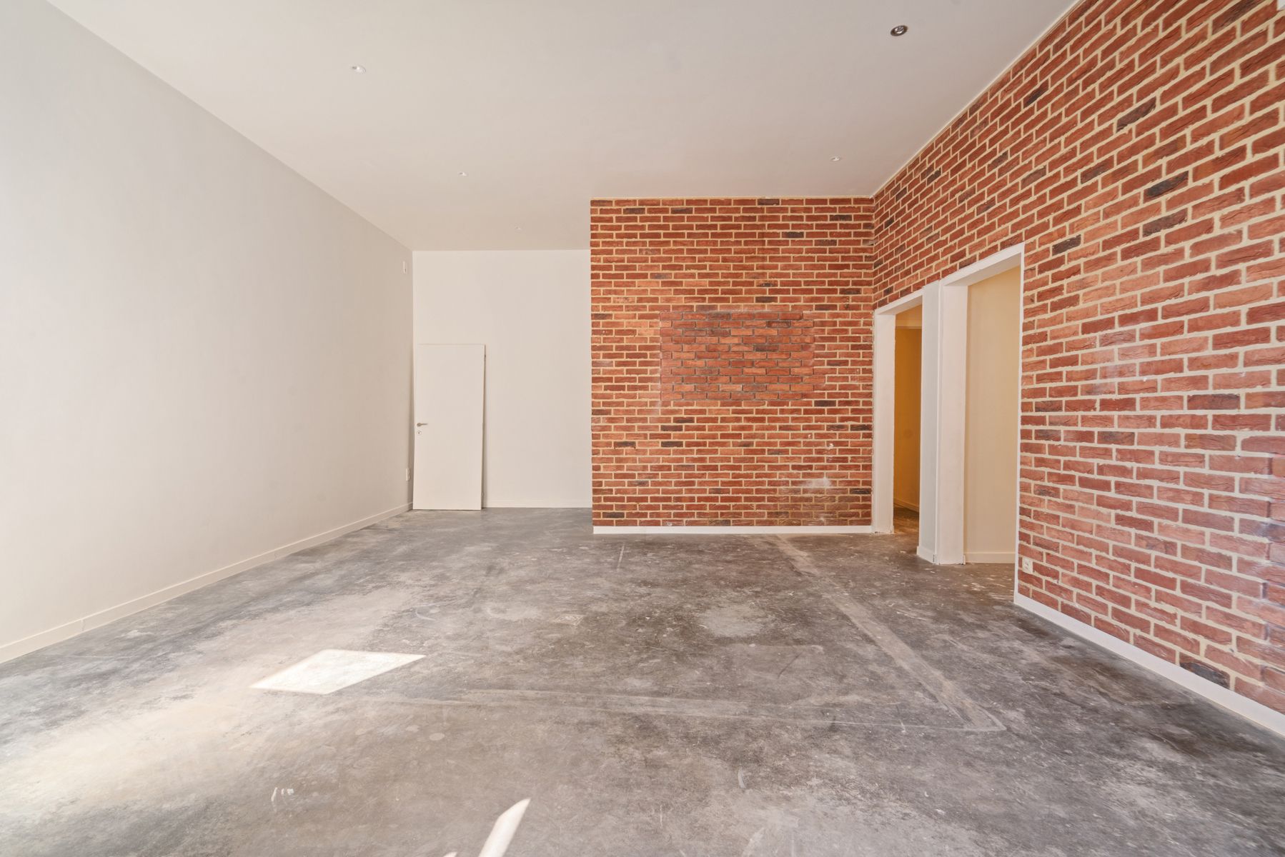 Ruim handelspand met tal van mogelijkheden foto 5