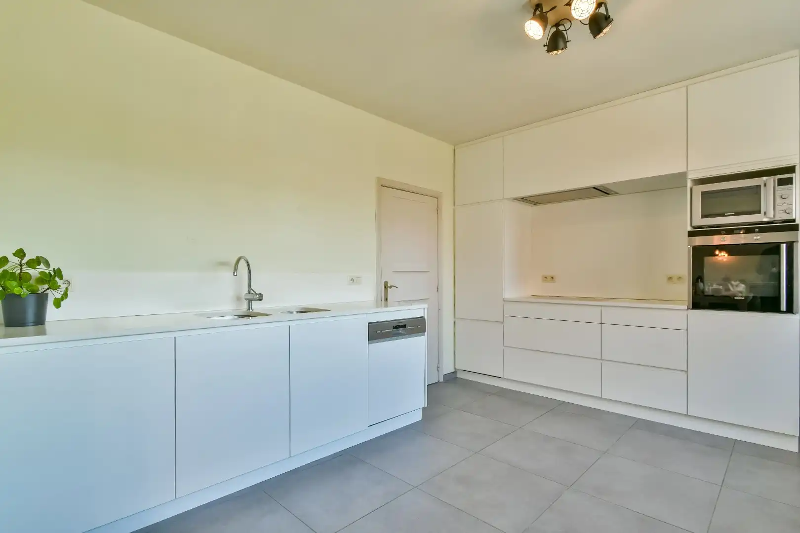 Licht en ruim wonen in Hooglede: instapklare woning! foto 10