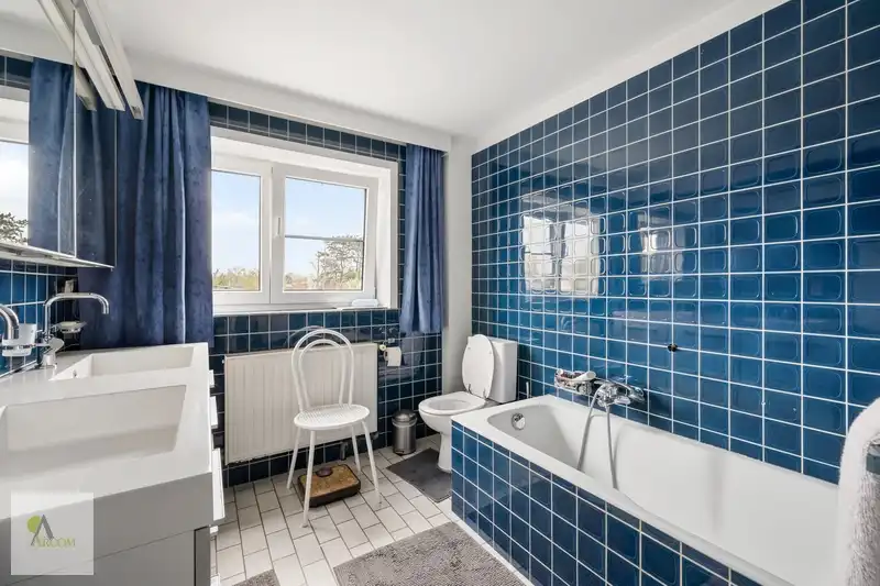 Praktijkruimte  + zeer grote private woning foto 14