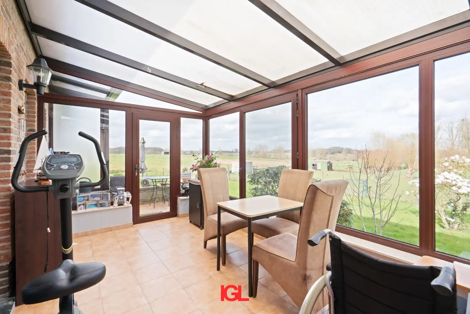 Ruime Villa op 45a65ca grond foto 11