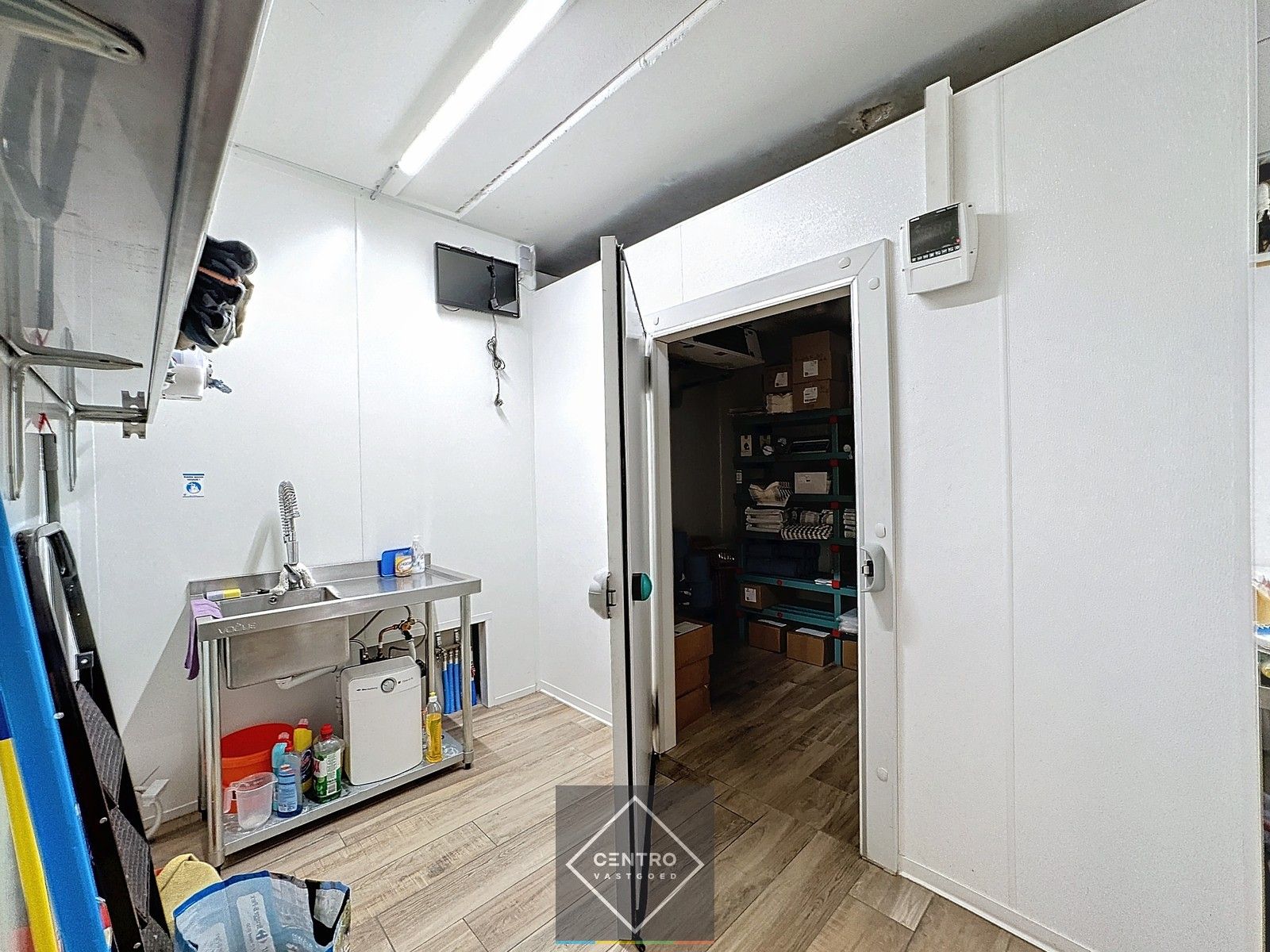 Instapklare HANDELRUIMTE (90m²) met optioneel een aansluitende GARAGEBOX (30m²) langs invalsweg (veel passage = visibiliteit) te Blankenberge foto 10