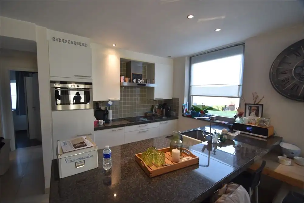 Modern ingericht gelijkvloers appartement foto 4