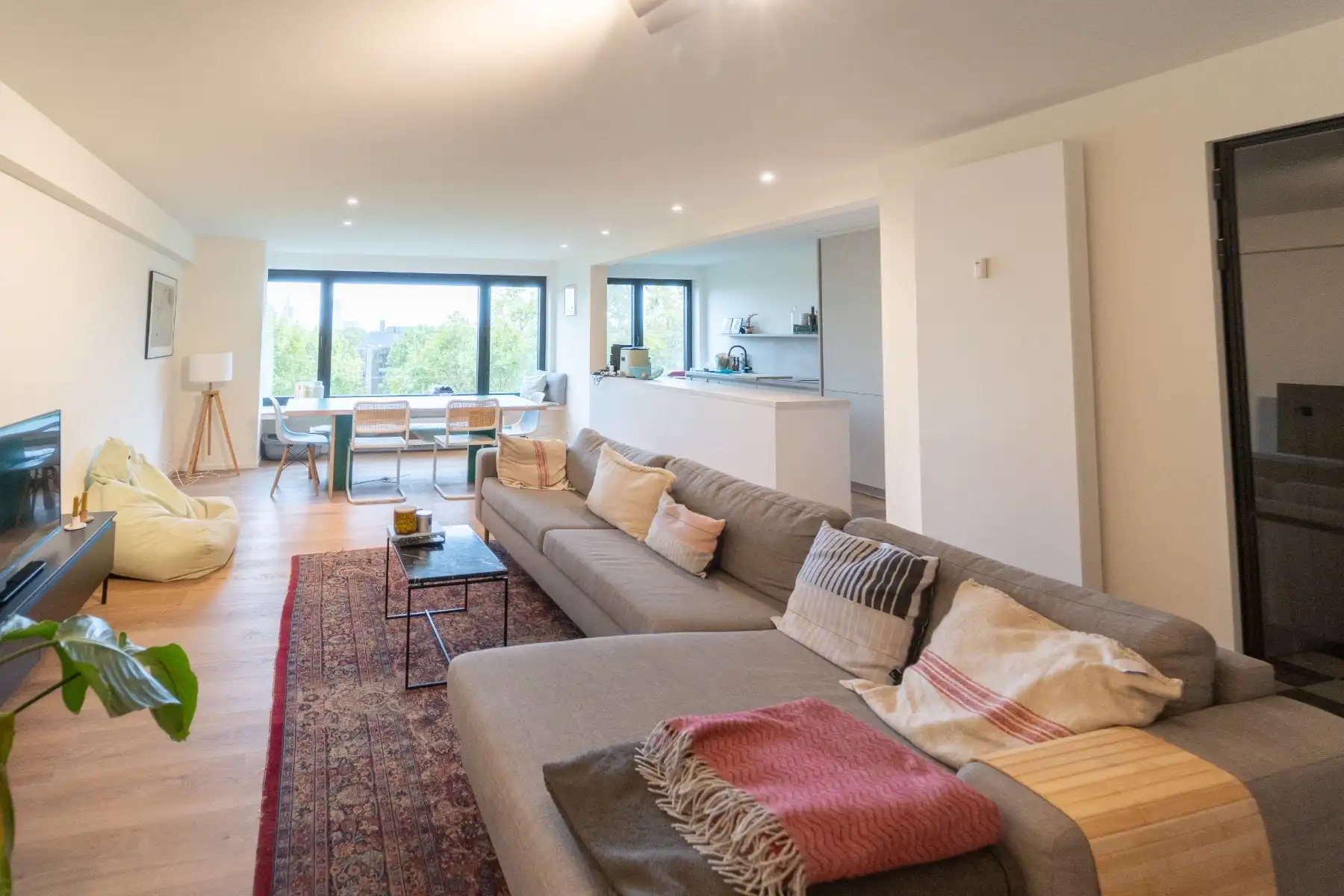 Ruim 3-slpk appartement Coupure foto {{pictureIndex}}