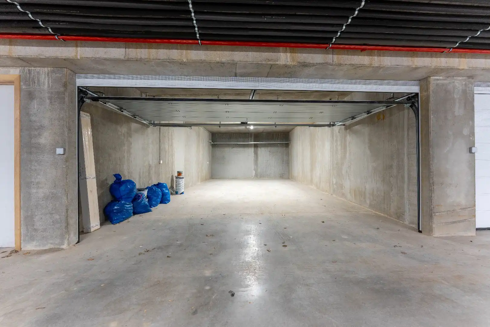 Exclusief verblijf met lift, terrassen en uitzonderlijke volumes in een groene-autovrije verkaveling te Knokke. foto 25