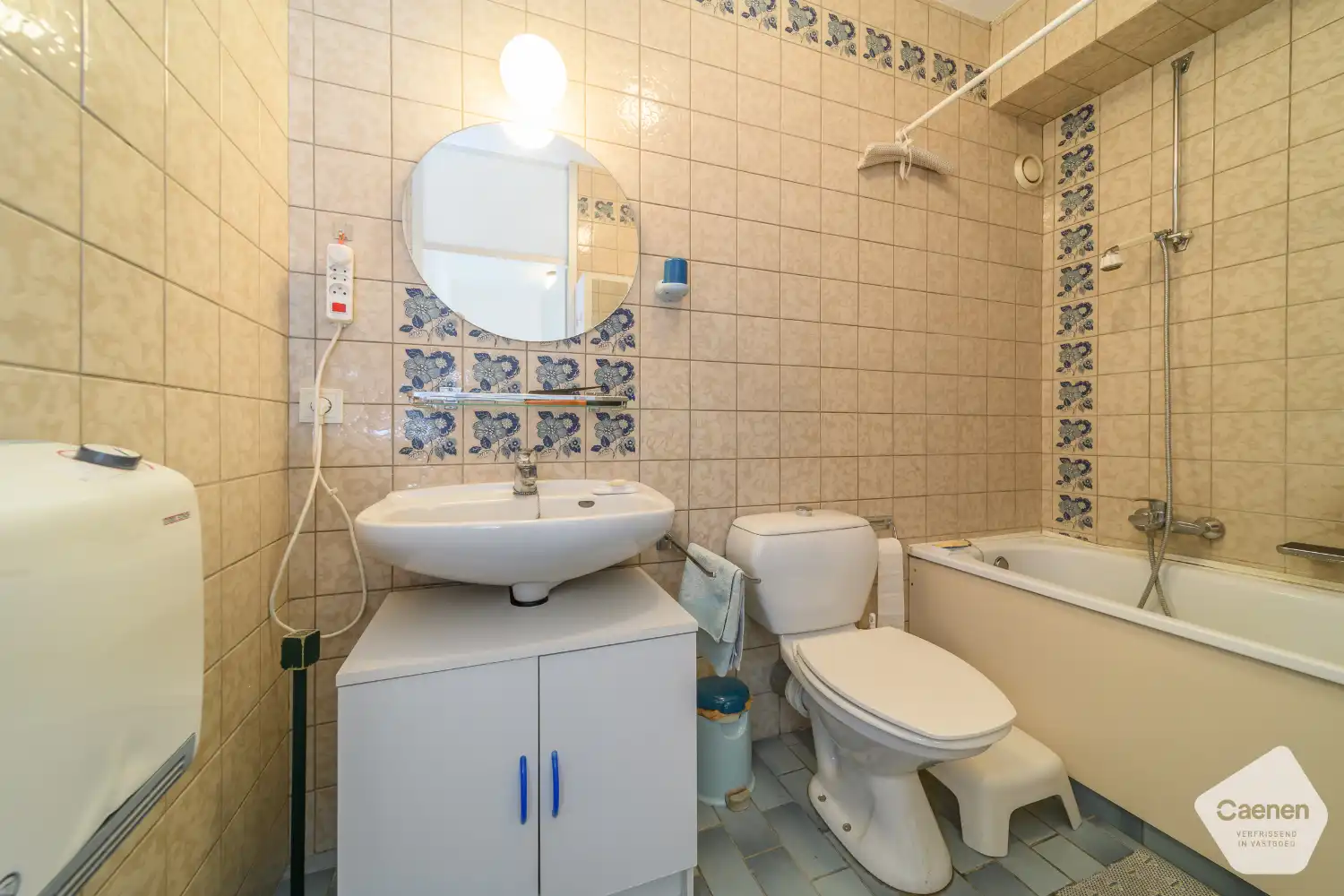 Te renoveren of op te frissen studio met zonnig terras en staanplaats inbegrepen foto 11