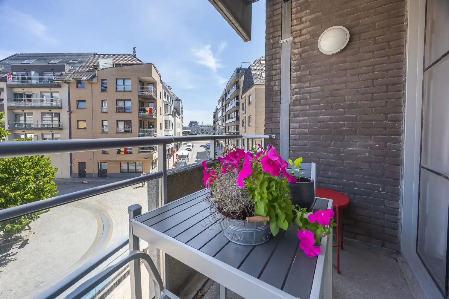 Ruim drie slaapkamer hoek-appartement op centrale ligging! foto 5