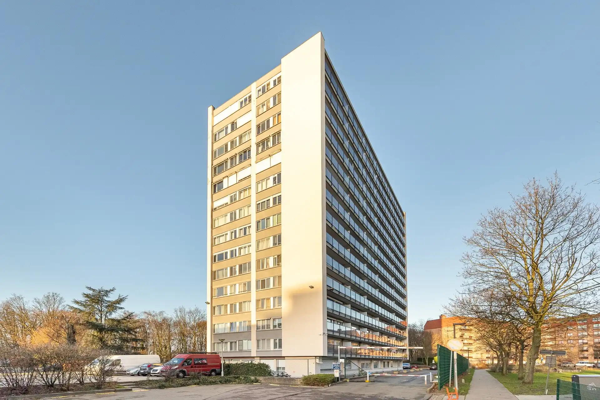 Ruim 3-slpk app met grote leefruimte en terras op 9de verd foto 14