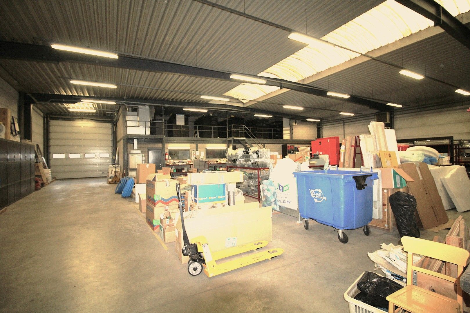  veelzijdig bedrijfsgebouw met woonst op een absolute commerciële topligging foto 9