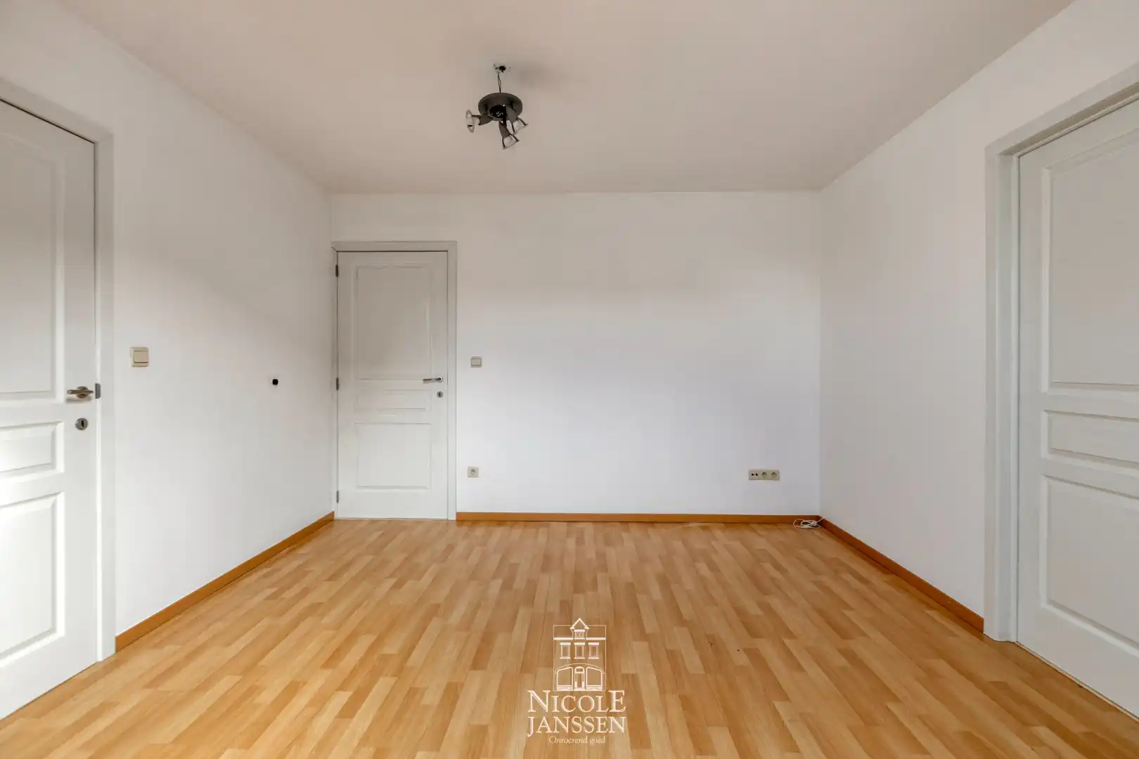 Zeer ruim appartement foto 22