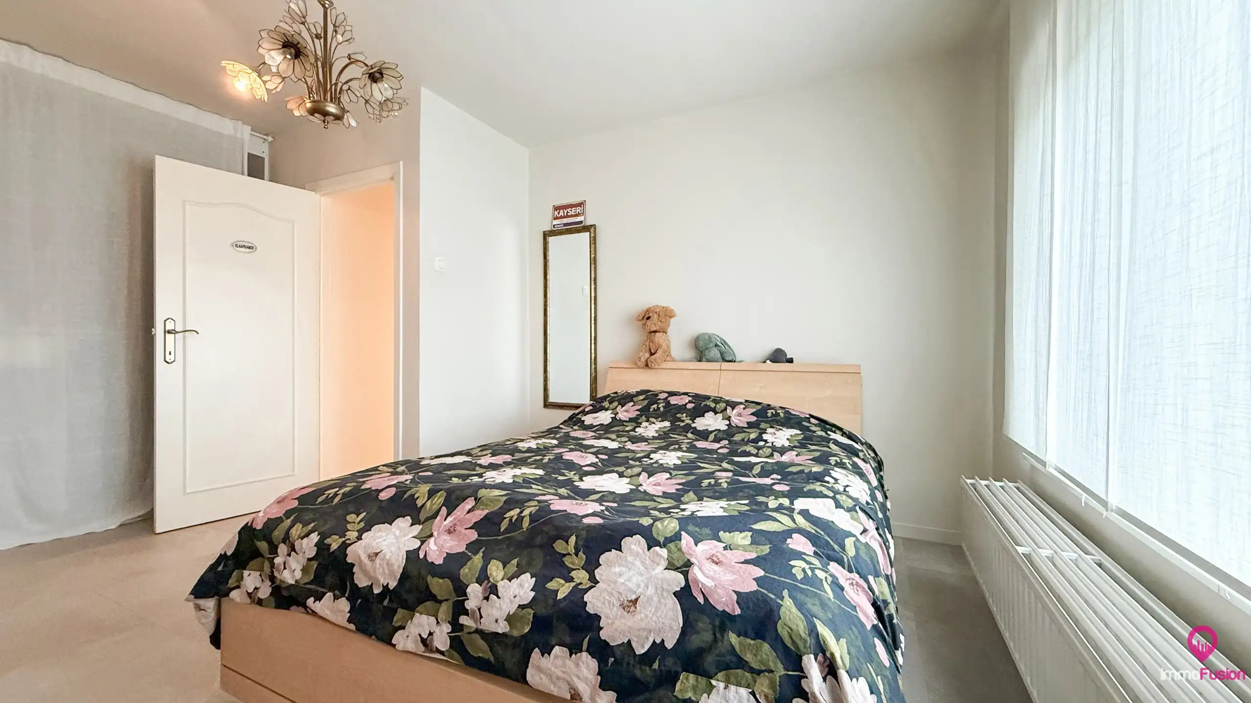 Ruime gerenoveerde gezinswoning met 4 slaapkamers op perceel foto 40