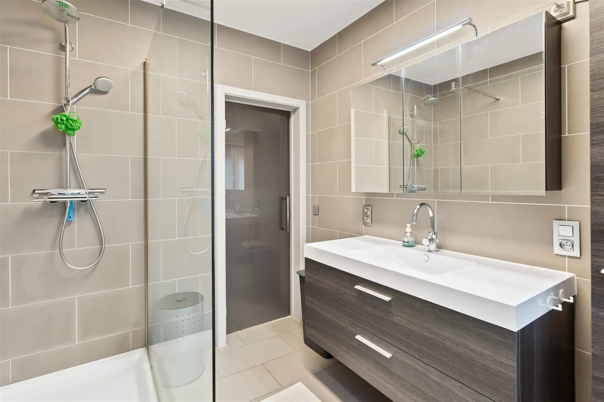 Instapklaar appartement met terras en 1 slaapkamer. foto 9