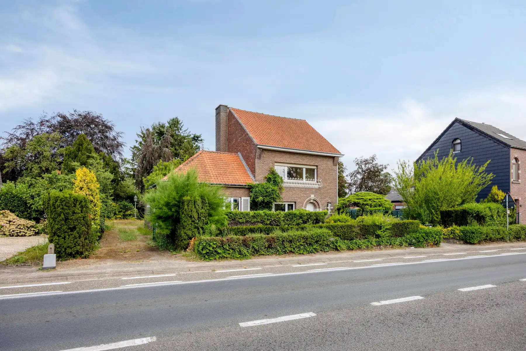 Open bebouwing met aangename tuin op strategische locatie foto 2