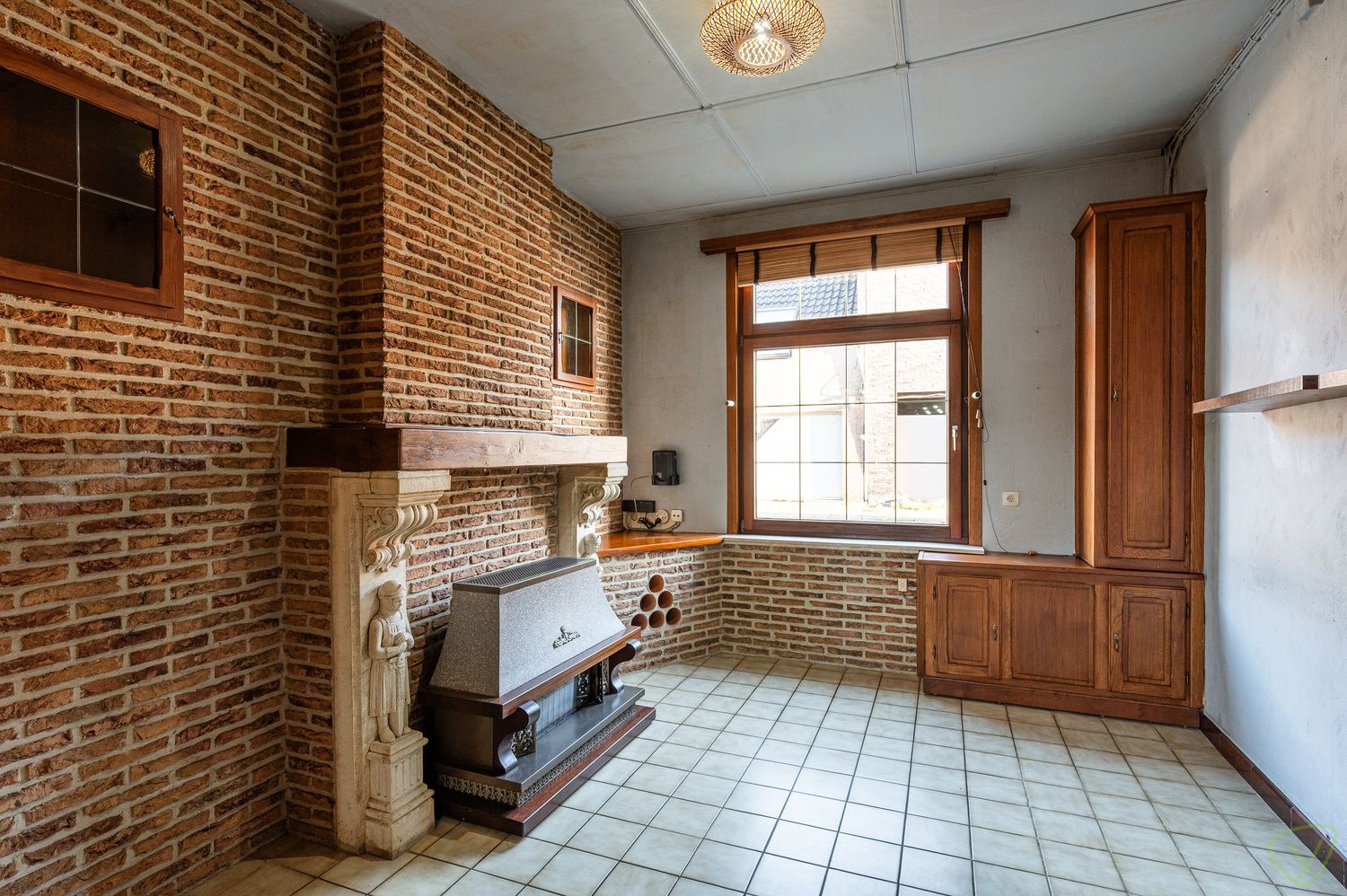 Charmante gesloten bebouwing met ruime tuin en renovatiepotentieel foto 3