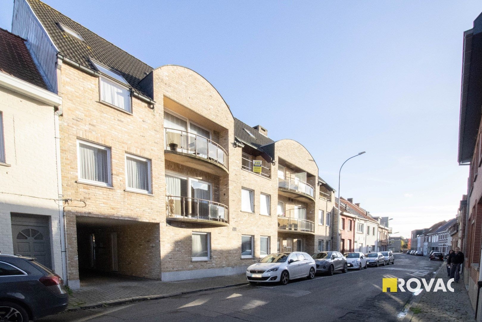 Lichtrijk en ruim duplex-appartement met terras voor- en achteraan én garagebox foto 2