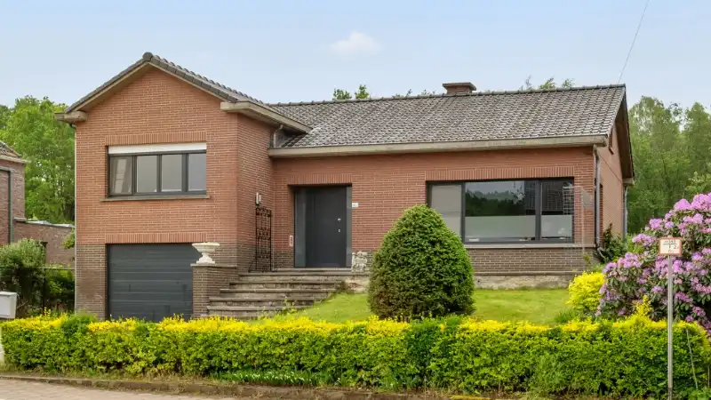 Hoofdfoto van de publicatie: Landhuis  van 210m² op een perceel van 14a72ca
