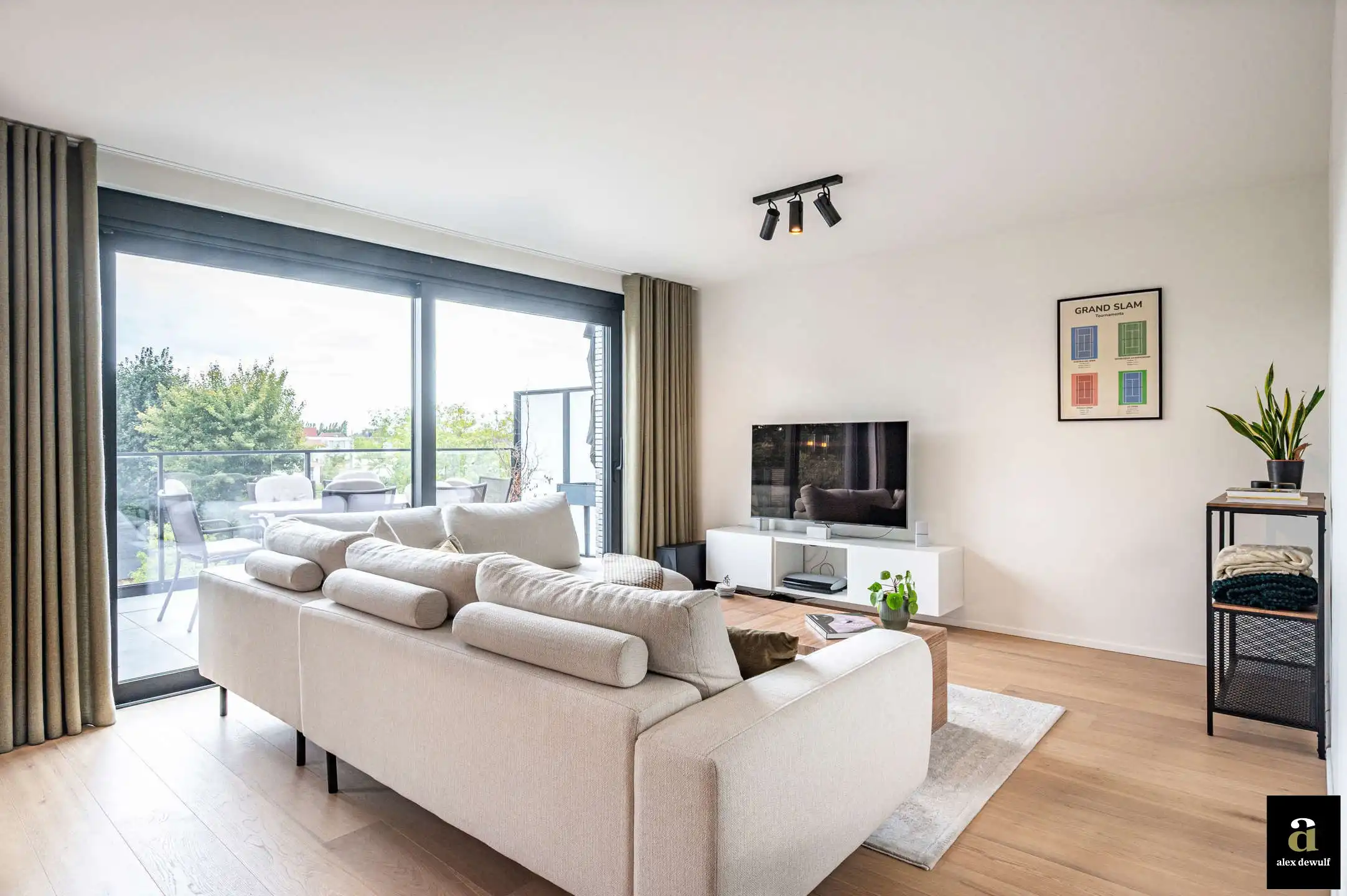 Recent appartement met groot terras, centrum Waregem [Stationsstraat]. foto 6