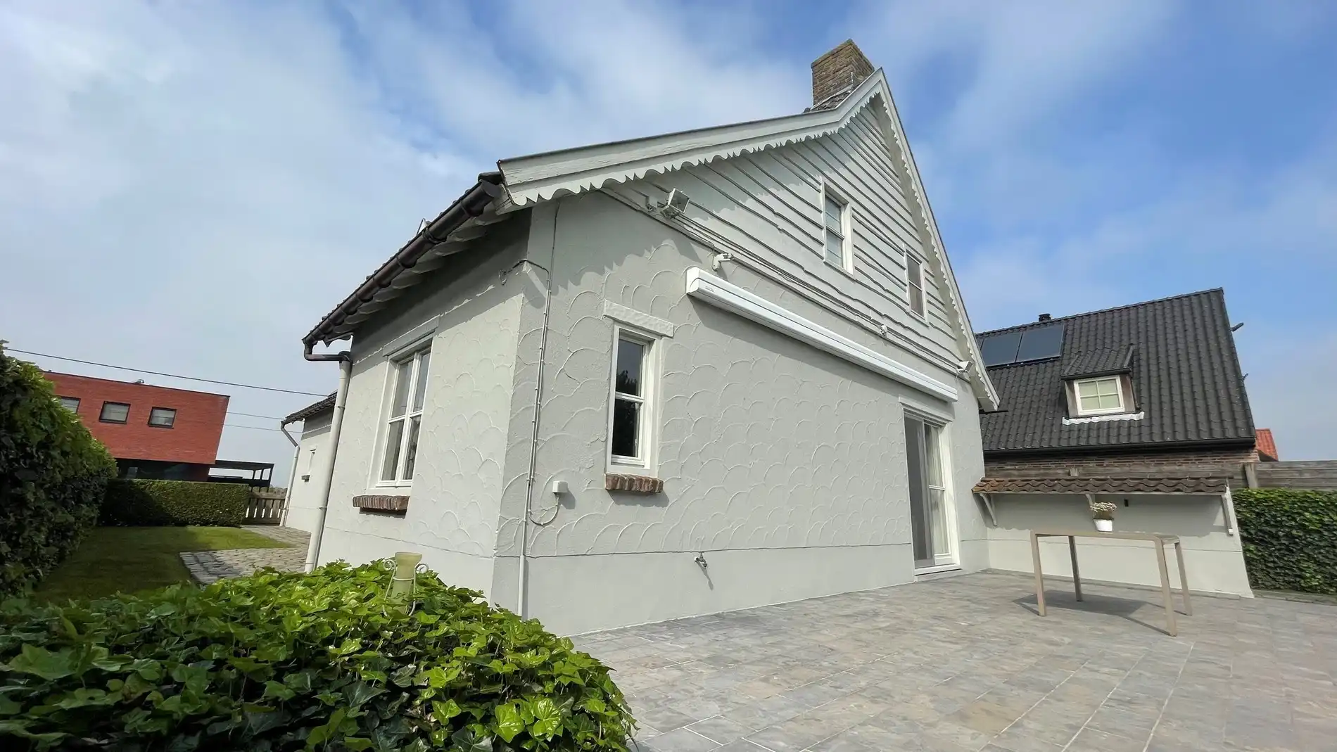 Villa met 3 kamers, 20 zonnepanelen en een dubbele garage op 800 m² foto 24