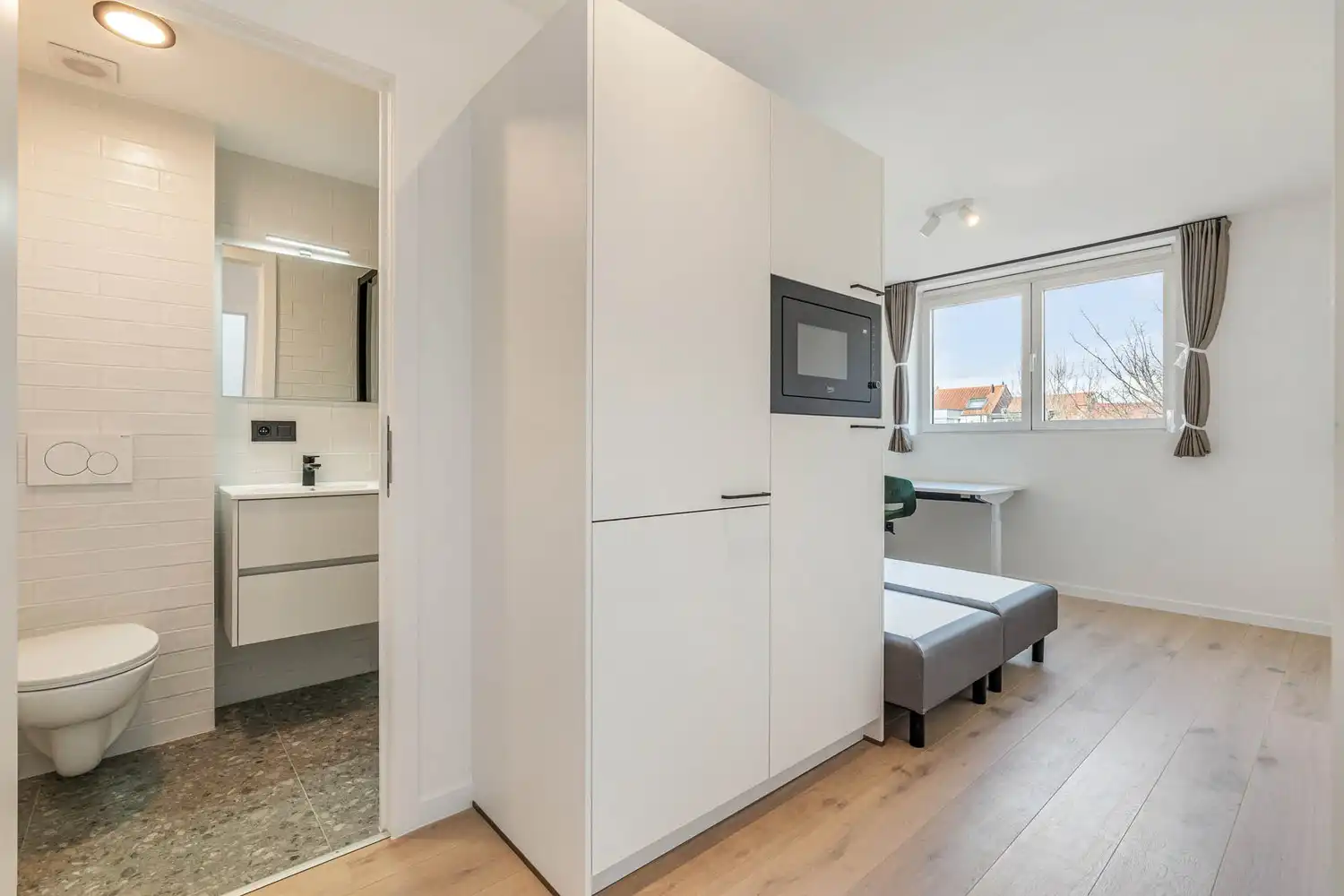 TOTAALRENOVATIE - Goed gelegen en gemeubelde studentenkamer met eigen sanitair (wc, douche & wastafel)! foto 11