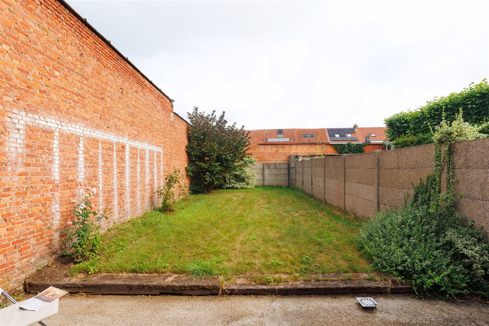 Woning met GIGANTISCHE garage/atelier/opslag en tuin foto 2