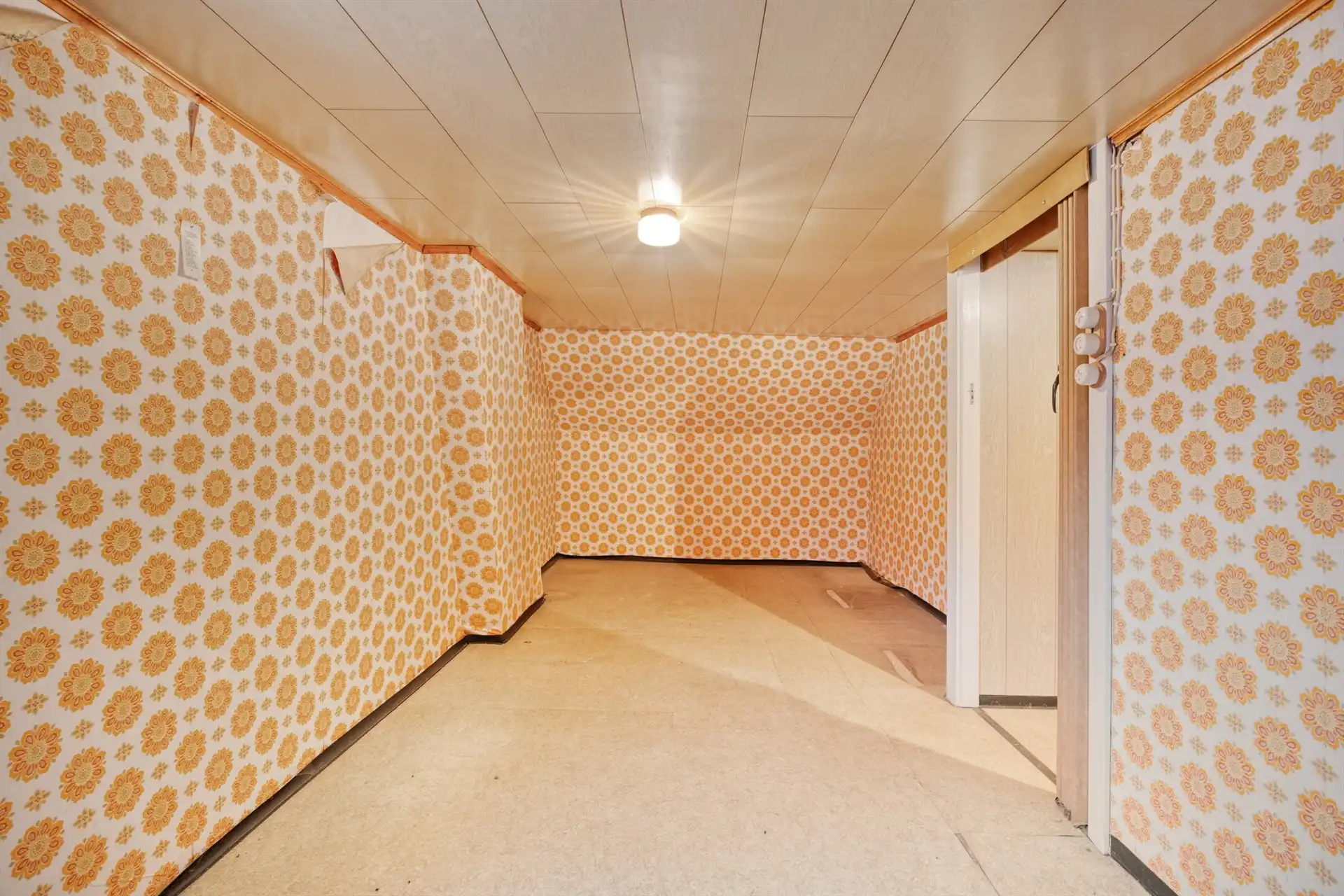 Te renoveren woning met prachtige tuin foto 14