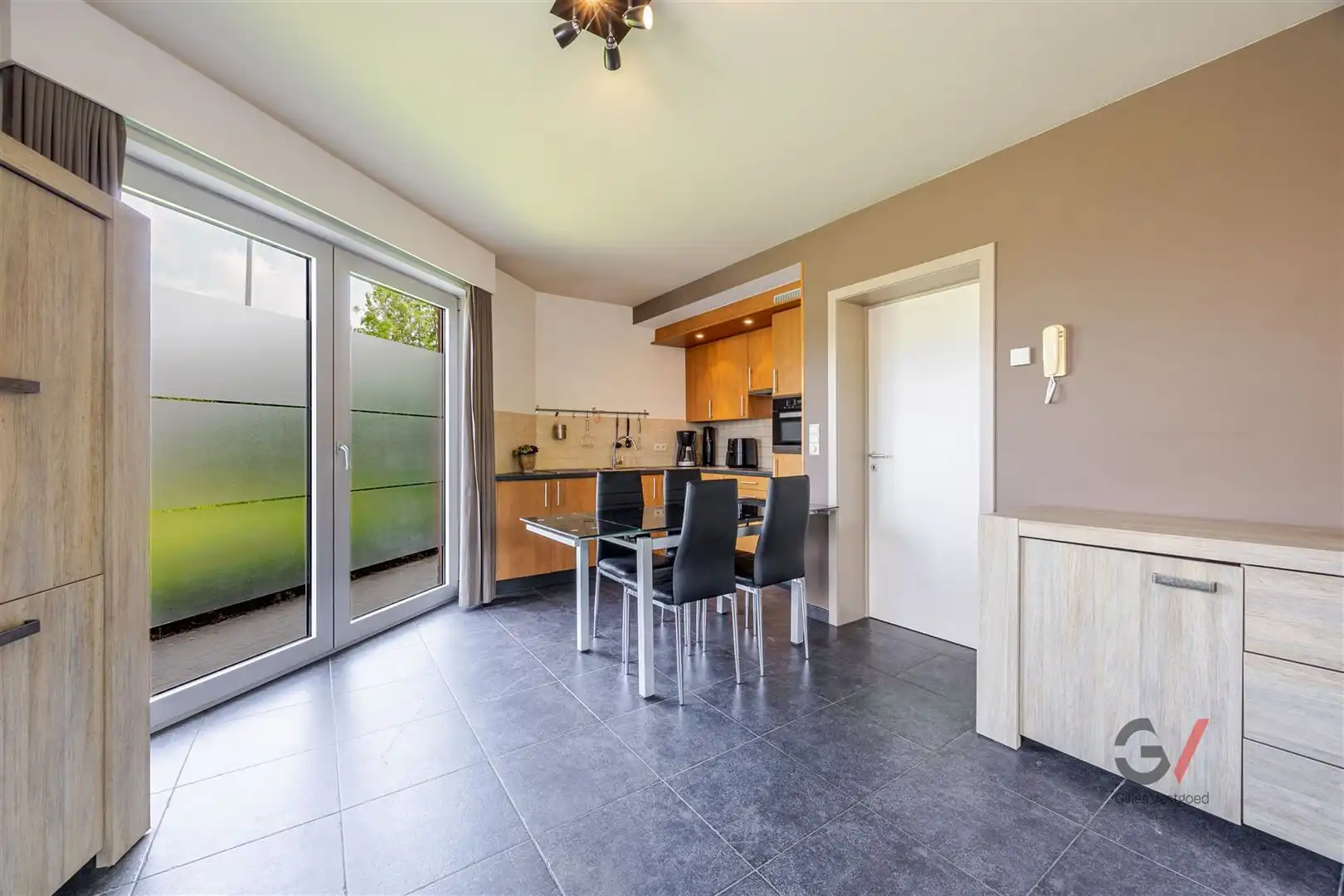 Appartement, incl. autostaanplaats en ruim terras foto 5