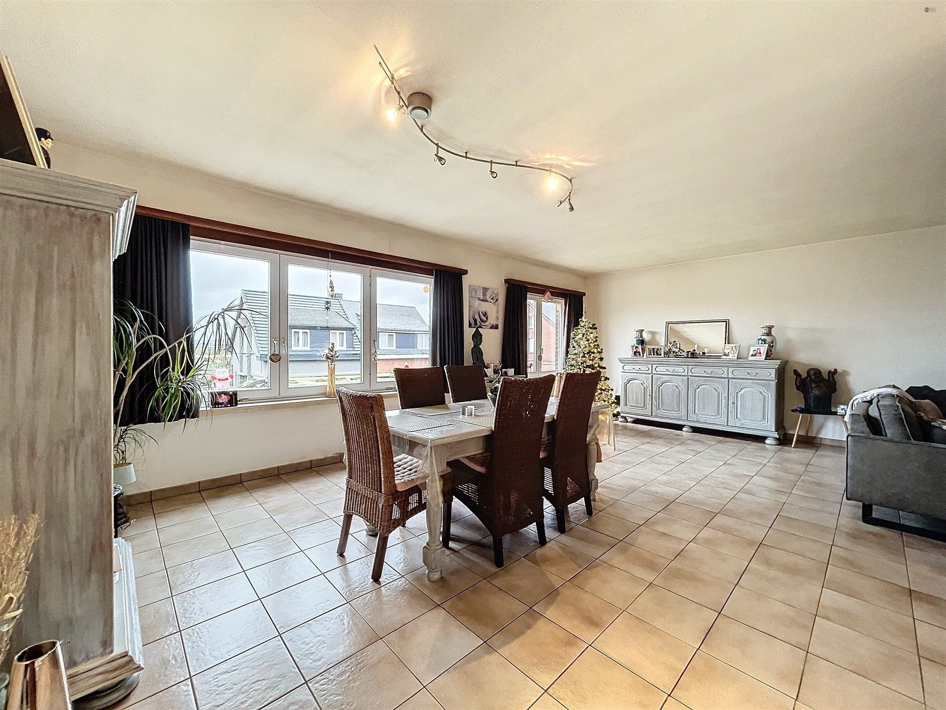 instapklaar 2 slaapkamerappartement met terras  foto 2