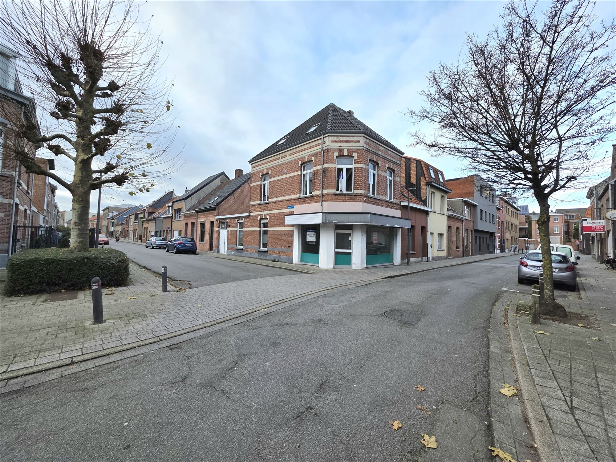 Commercieel pand vlakbij Zeshoek en Station foto {{pictureIndex}}