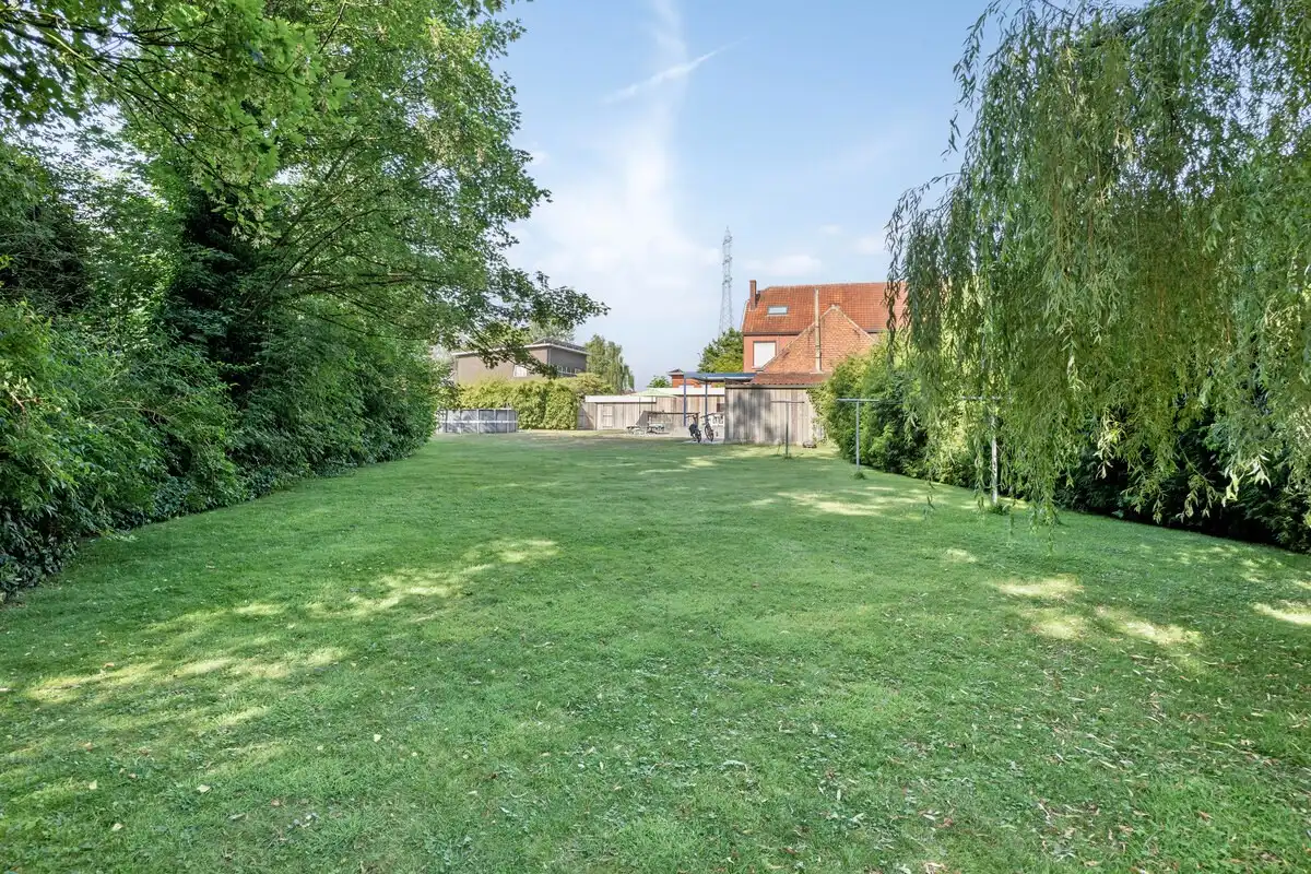 Ruim ingedeelde woning met 4 slpks op een mooi perceel van 21 are met achterliggend groen. foto 27