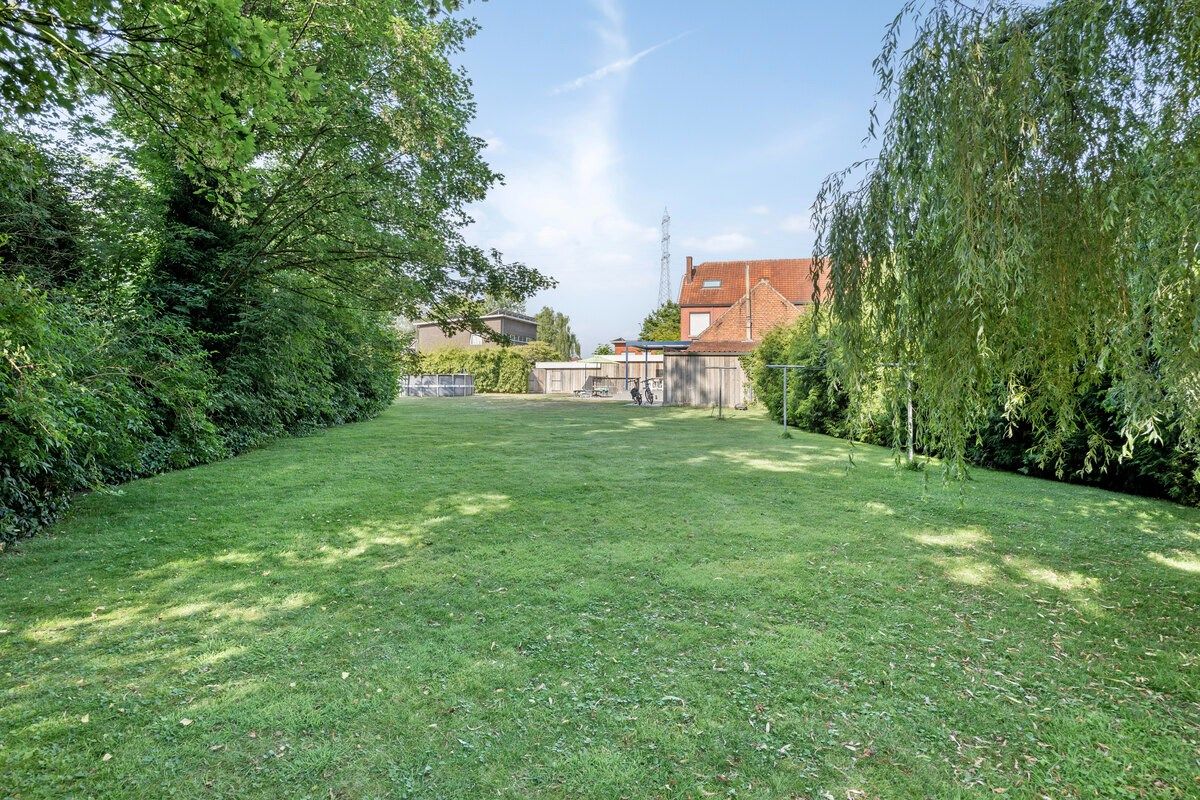 Ruim ingedeelde woning met 4 slpks op een mooi perceel van 21 are met achterliggend groen. foto 27