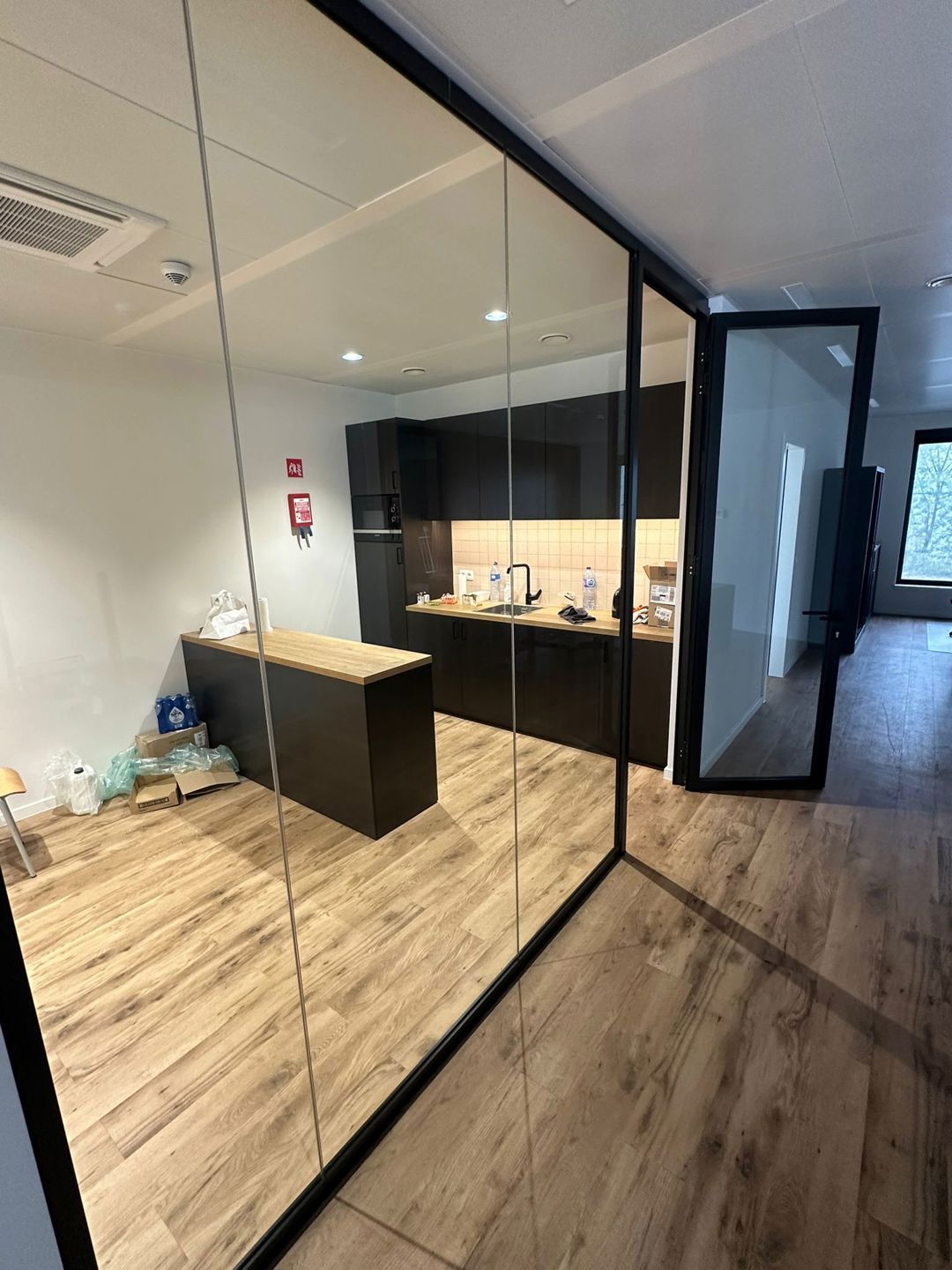 Moderne bedrijfsruimte met kantoren, magazijn en buitenopslag - Boombekelaan 9 Hoboken foto 9