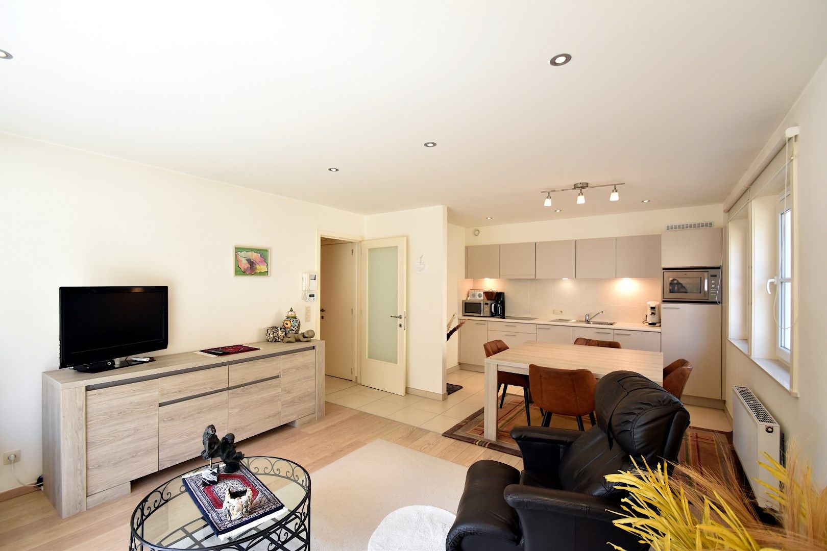 Instapklaar gelijkvloers appartement in het hart van De Haan foto 3