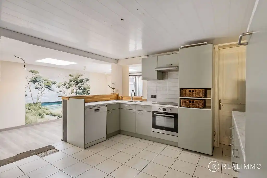 Op te frissen woning met 3 slaapkamers en binnenkoer te Celles foto 5