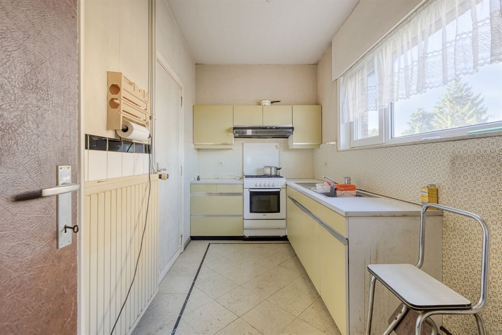 Knappe, te renoveren, woning op een gunstige locatie te Aarschot!  foto 7