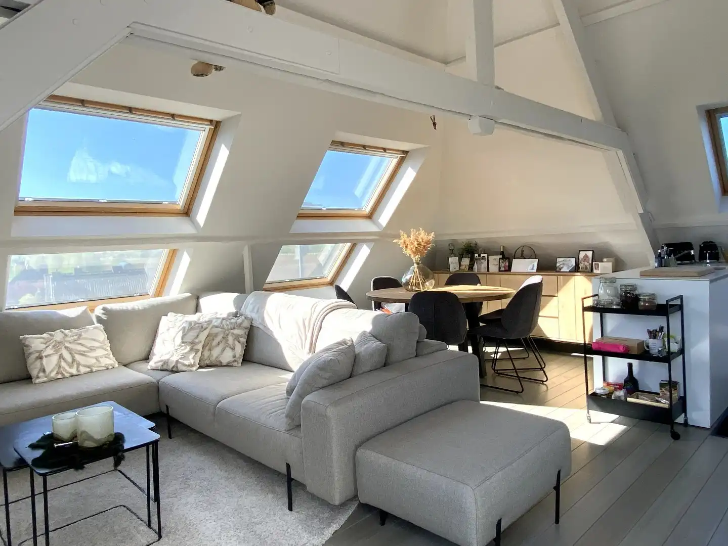 INSTAPKLAAR DUPLEX-APPARTEMENT MET 2 SLAAPKAMERS | BUREEL EN STAANPLAATS foto 6
