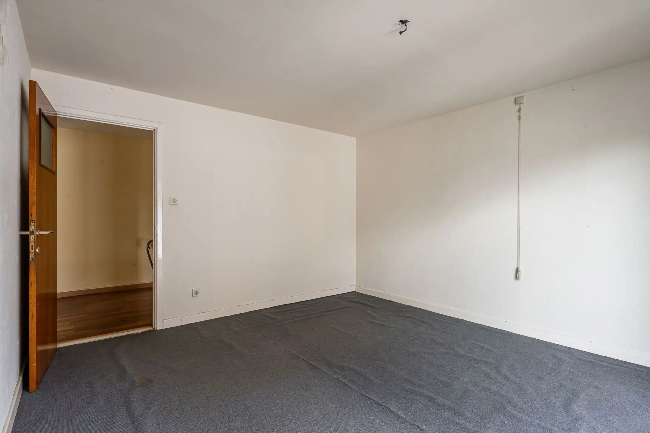 Te renoveren half open woning met veel potentieel!  foto 16