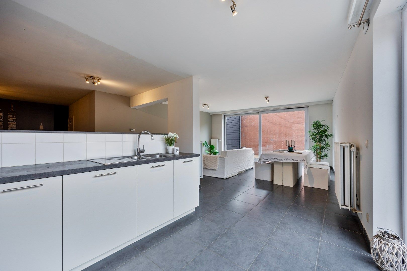 Instapklaar glvl appartement met terras foto 5