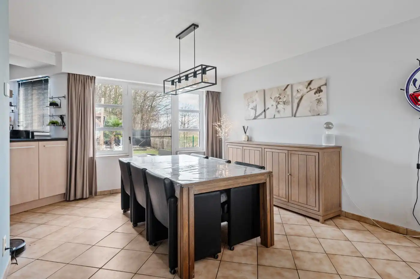 Rustig gelegen woning met 3 slpk., inpandige garage en tuin foto 4