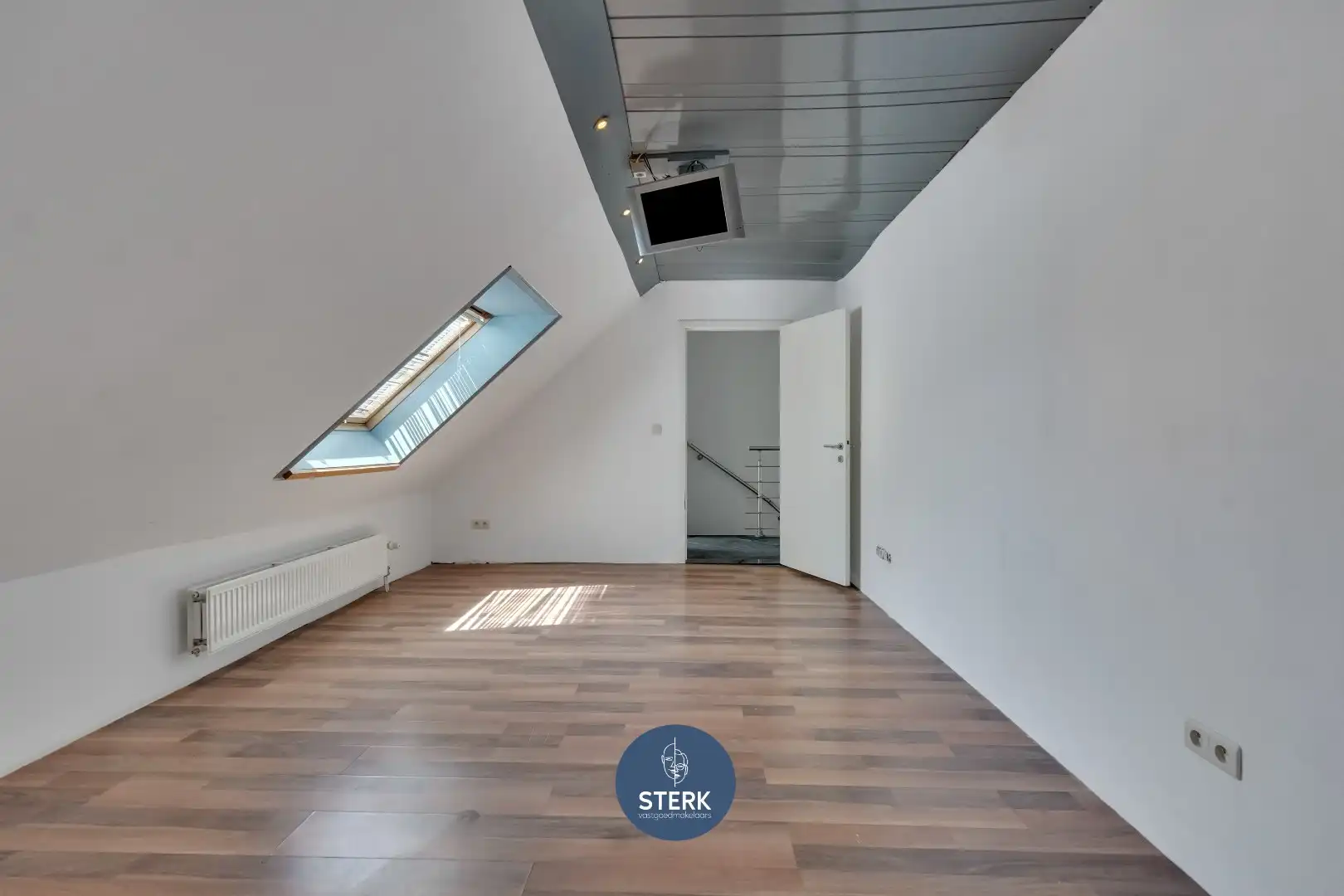 RUIM DUPLEX-APPARTEMENT MET 2 TERRASSEN IN HET CENTRUM VAN LANAKEN !  foto 17